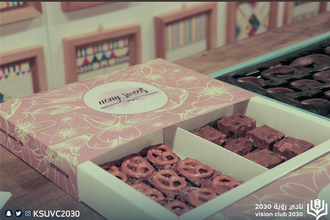 دعم متجر نوني سويت لنادي رؤية 2030 بجامعة الملك سعود . . #حلويات_نوني #حلويات #حلى_قهوة #n
