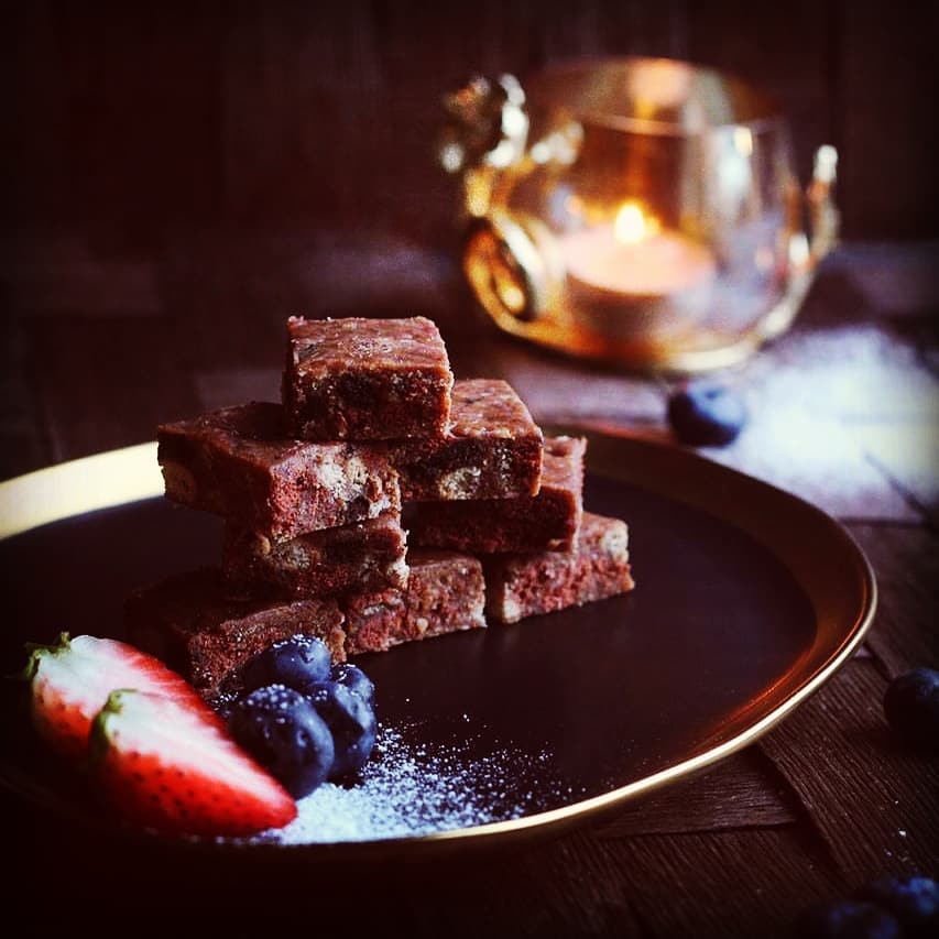 صغيرة لكن الطعم كبيييررر . . #حلويات_نوني #حلويات #حلى_قهوة #nony_sweets #sweets #حلى