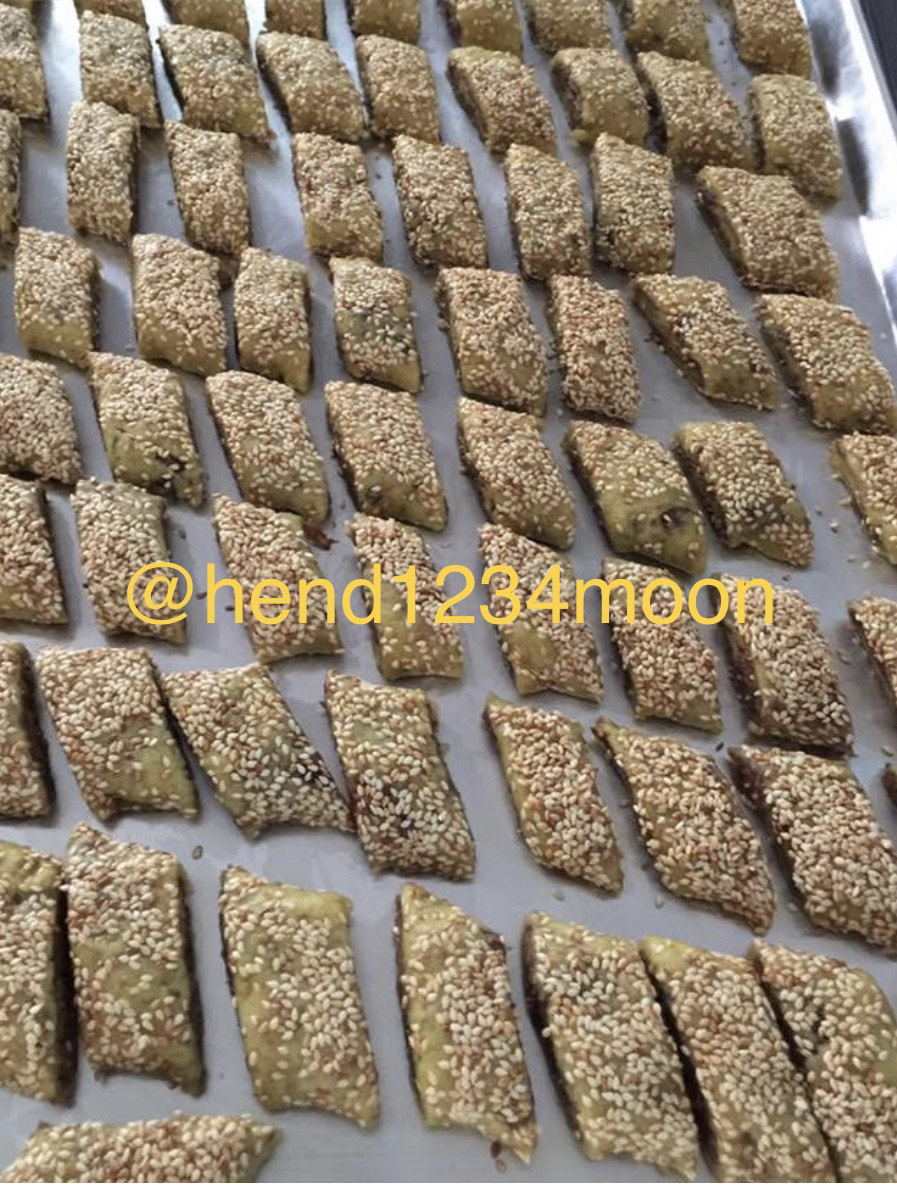 مقروطه بالتمر والبهارات الخاصه اللذيذه
