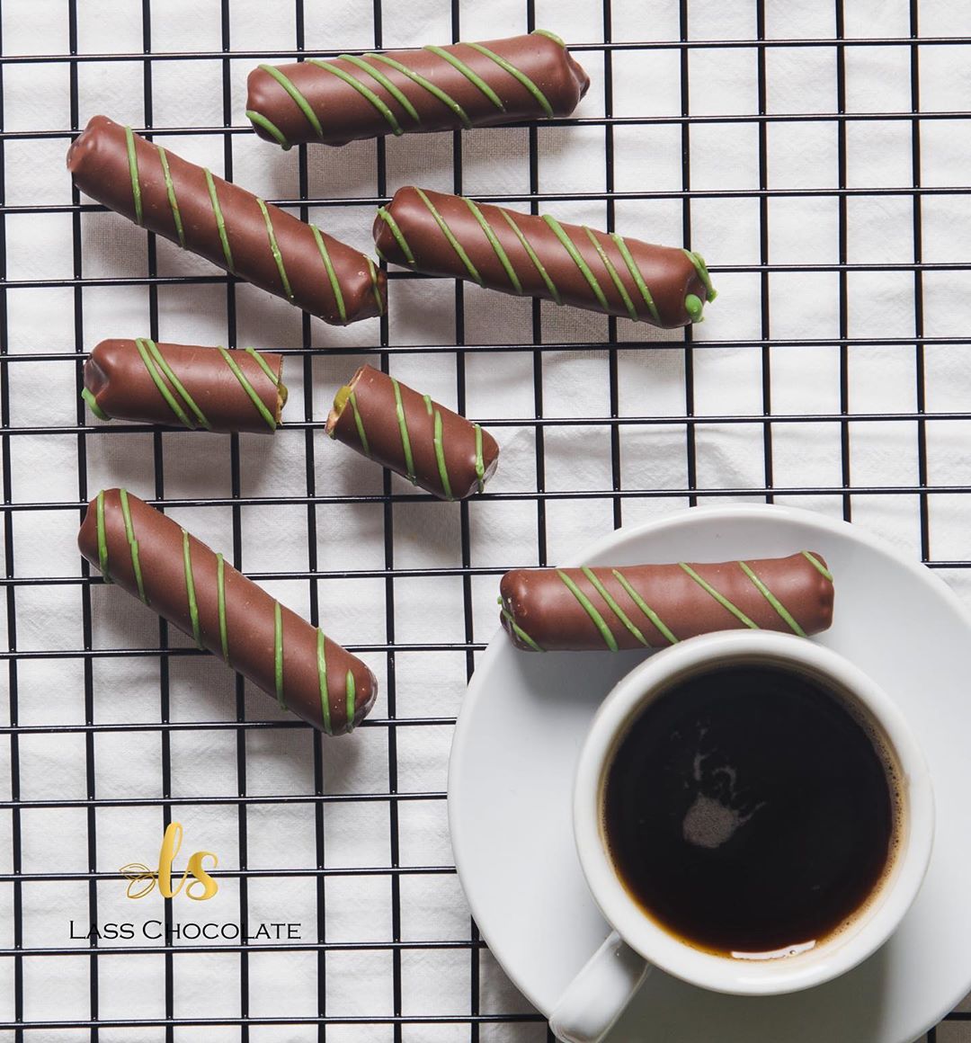 مساؤكم رولات البسكوت بكريمة البيستاشيو ❤️ ‏#chocolate #شوكولاتة