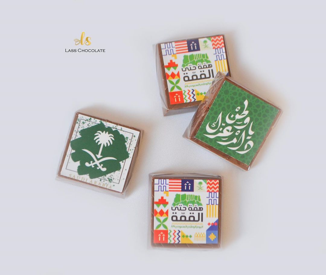ثيمات وهوية #اليوم_الوطني متوفرة الآن على شوكولاتة بحشوة الويفر ❣️الحبة ب ٣ ريال أقل كمية