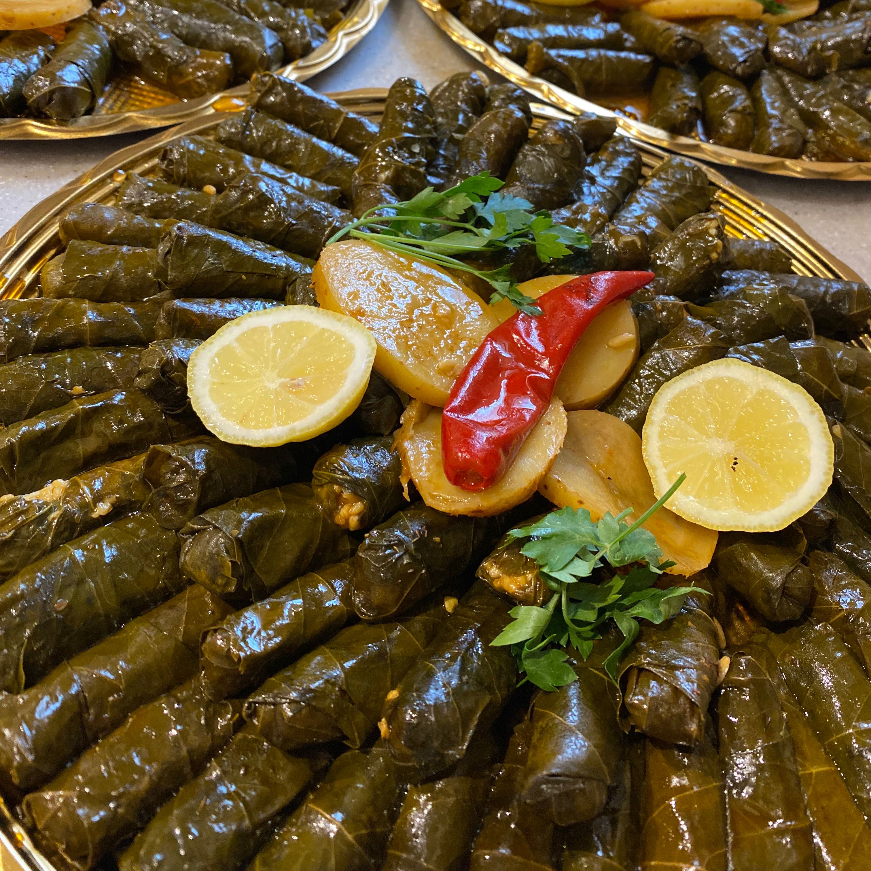 ورق عنب لذيذ وحامض وذايب سبايسي او بارد 🤤🤤🤤😭