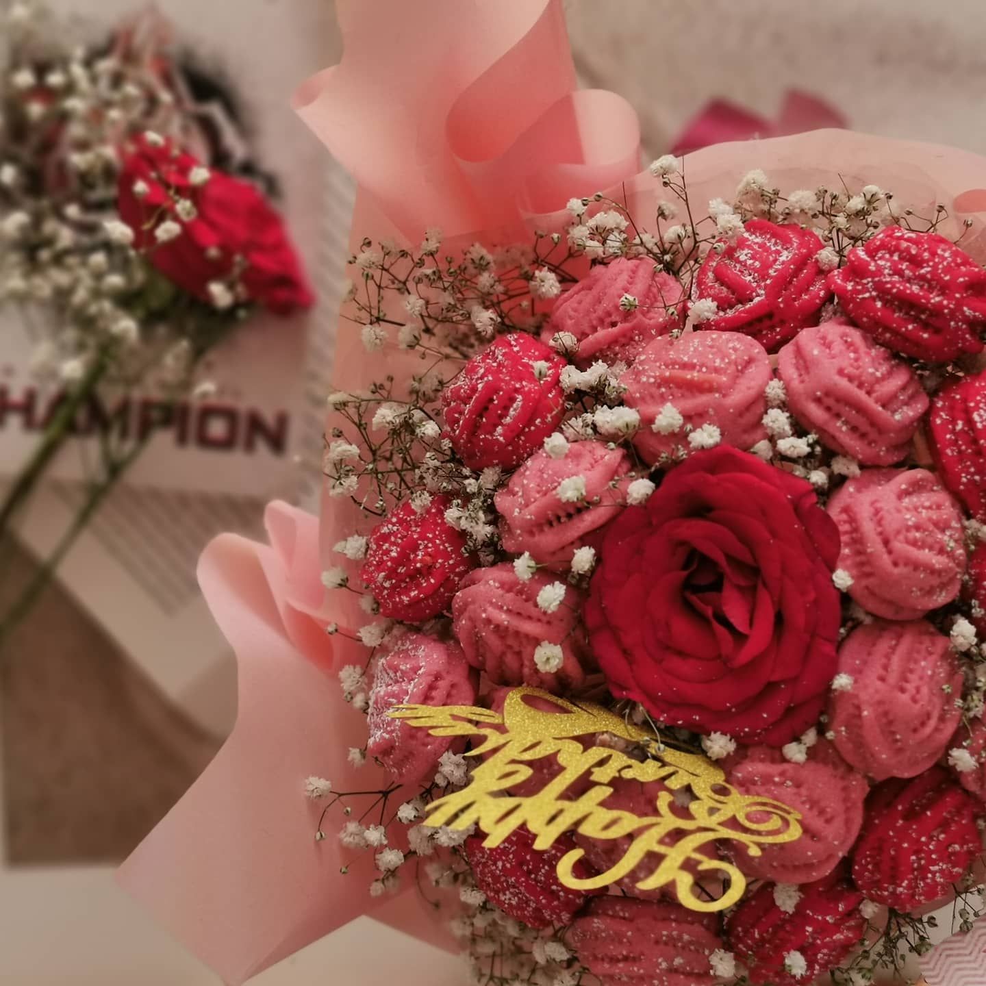 باقه معمول صغيره واي اضافه ورد بالون تغريزه يضاف لسعر الباقه