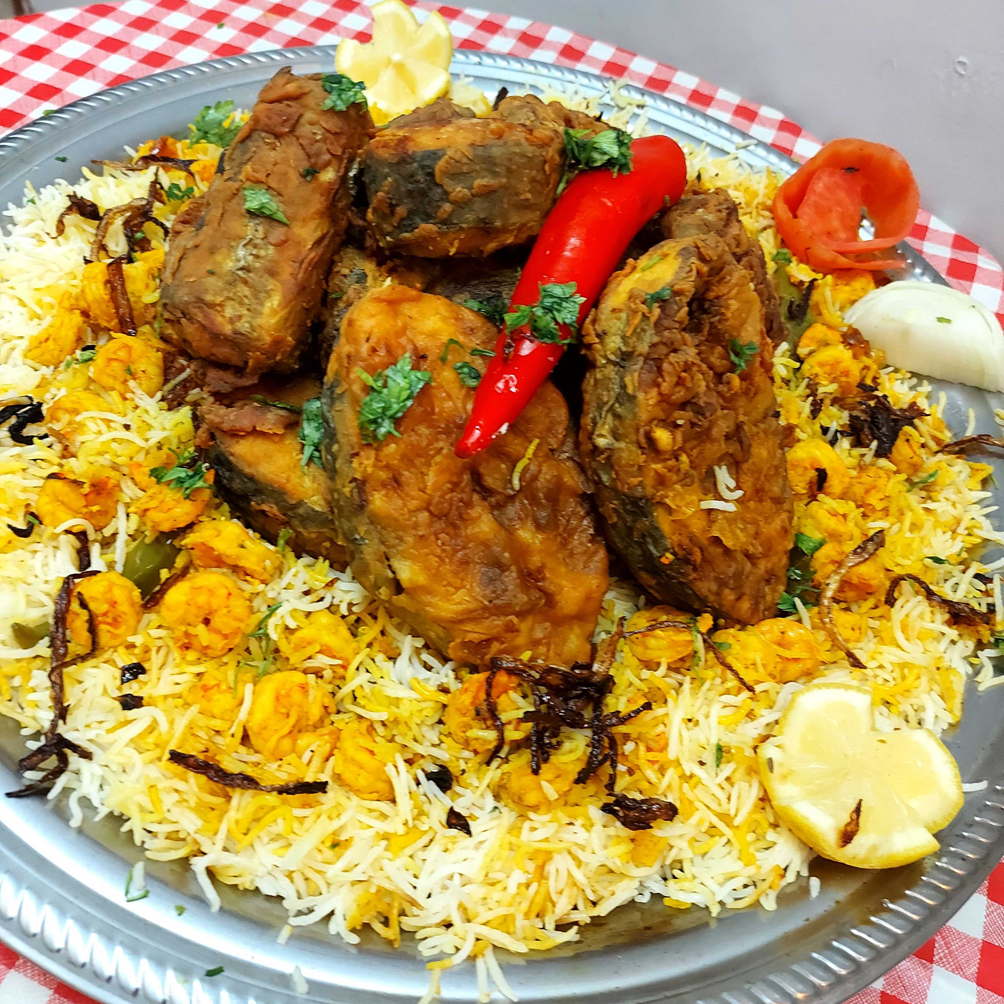 كبسه سمك كنعد مقلي مع رز مشخول وروبيان ولا أشهى ولا أطيب لذيذ جدا جدا ..يكفي ٥ اشخاص
