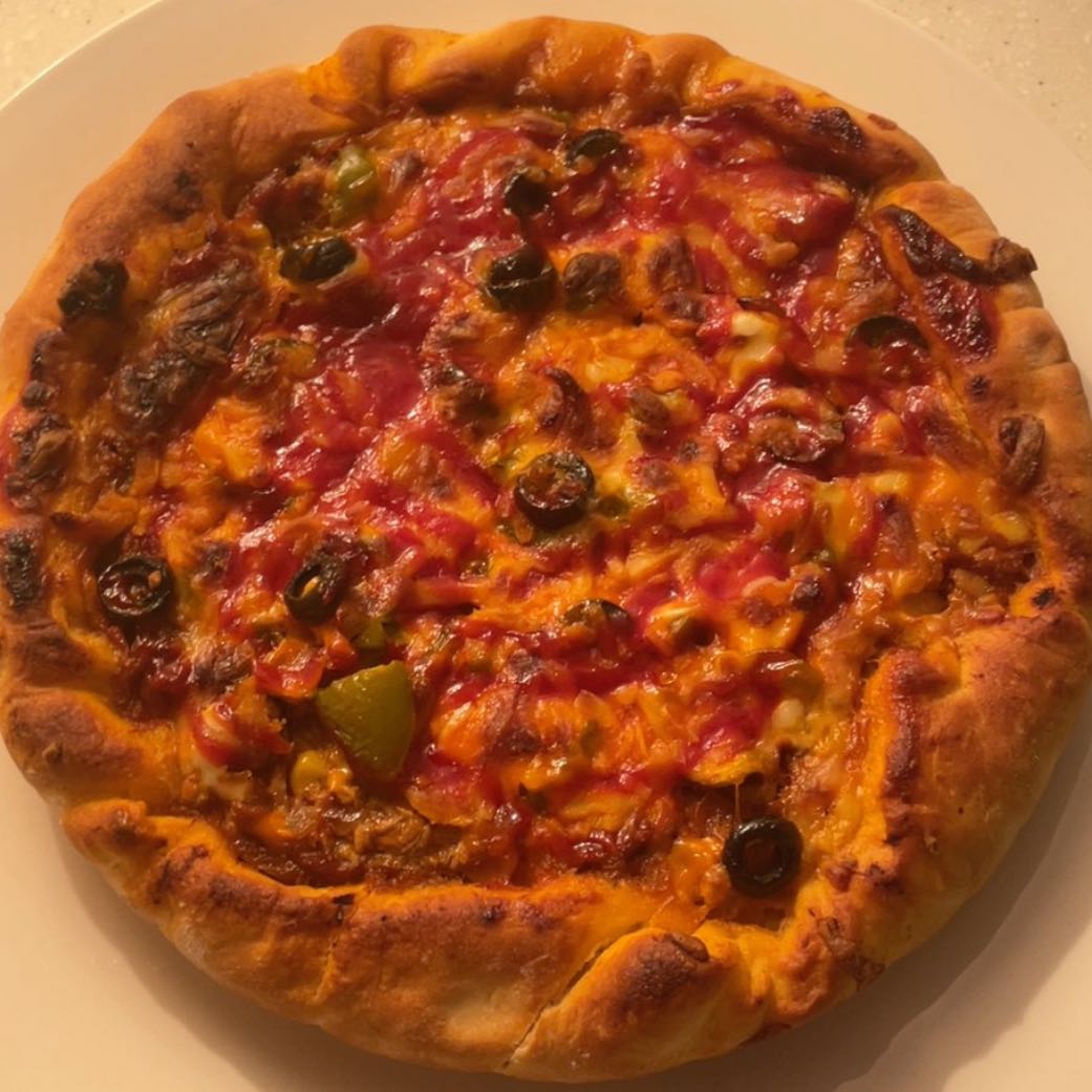 بيتزا 🍕 جميع الانواع وجميع الاحجام وسط وصغير وكبير الحشوات على حسب الطلب فقط لاغير