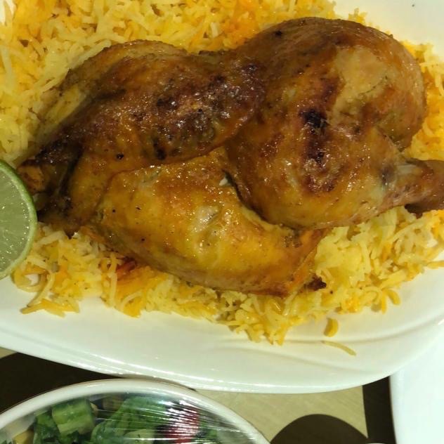 مندي دجاج مع سلطة زبادي