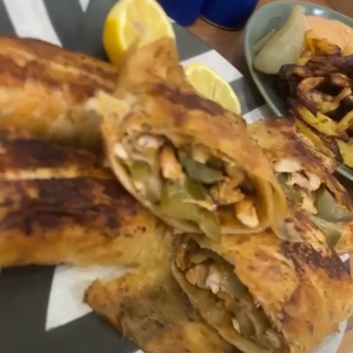 فاهيتا دجاج بخبر الصاج