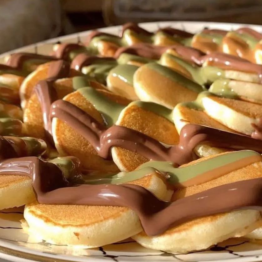 ميني بان كيك مع شوكلاتة و بستاشيو