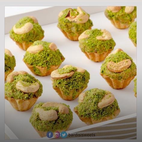 تارات التمر بالفسق ولوز