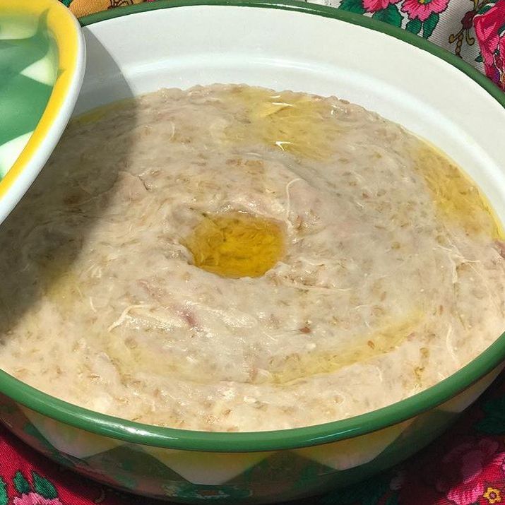 مضروبة الدجاج والارز بالسمن البقري اللذيذ تقدم مع صلصة الطماطم الخاصه