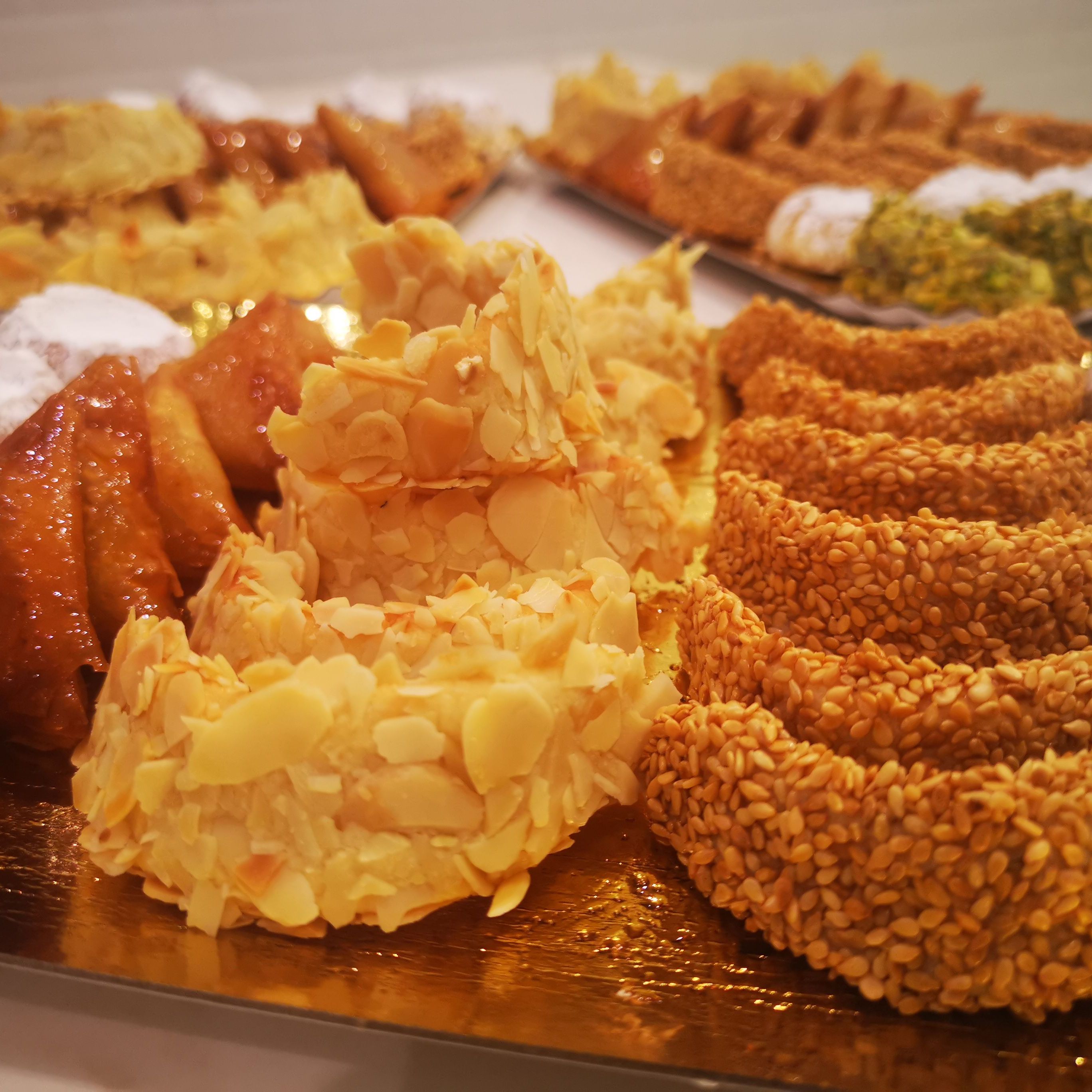 حلويات مغربية باللوز