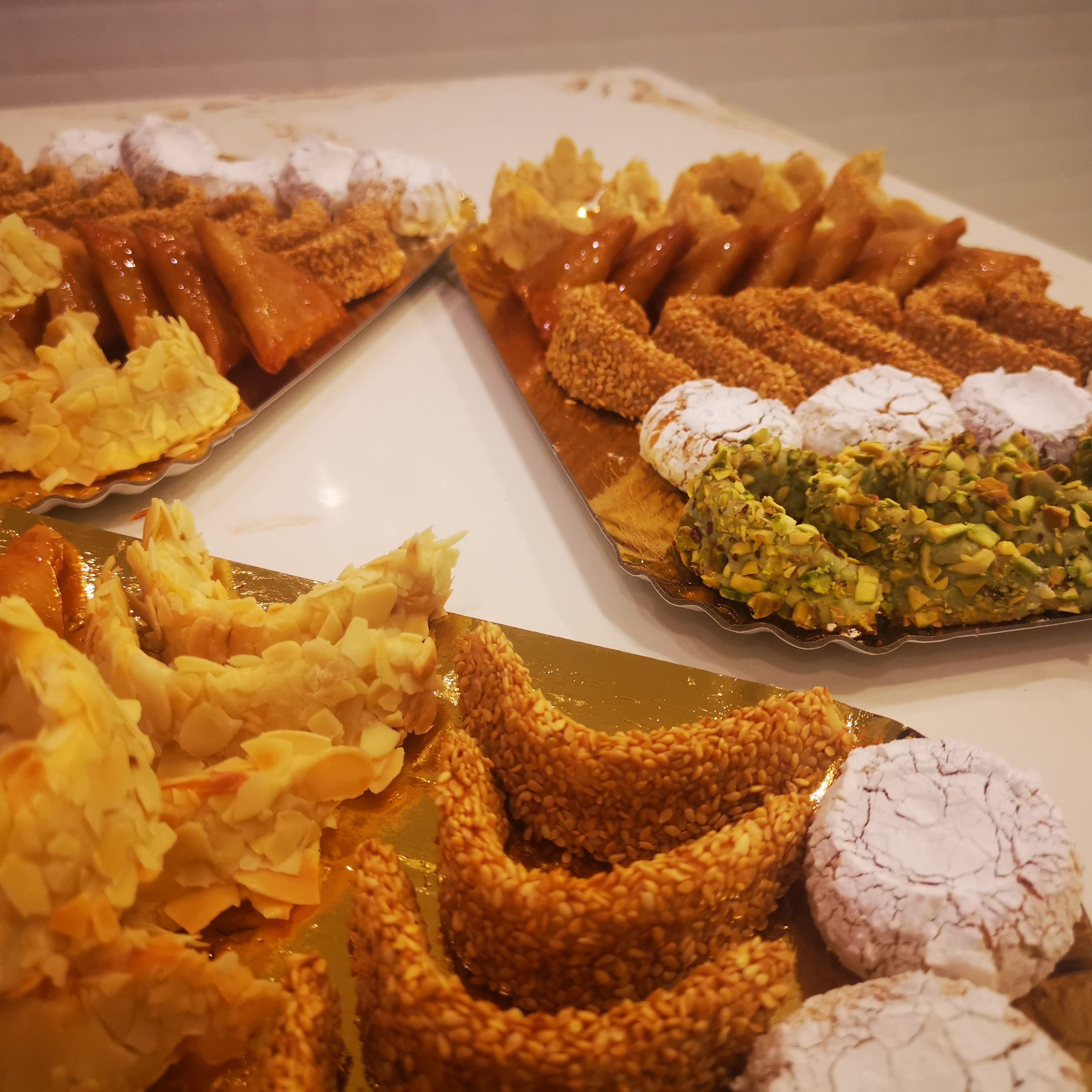 حلويات مغربية باللوز