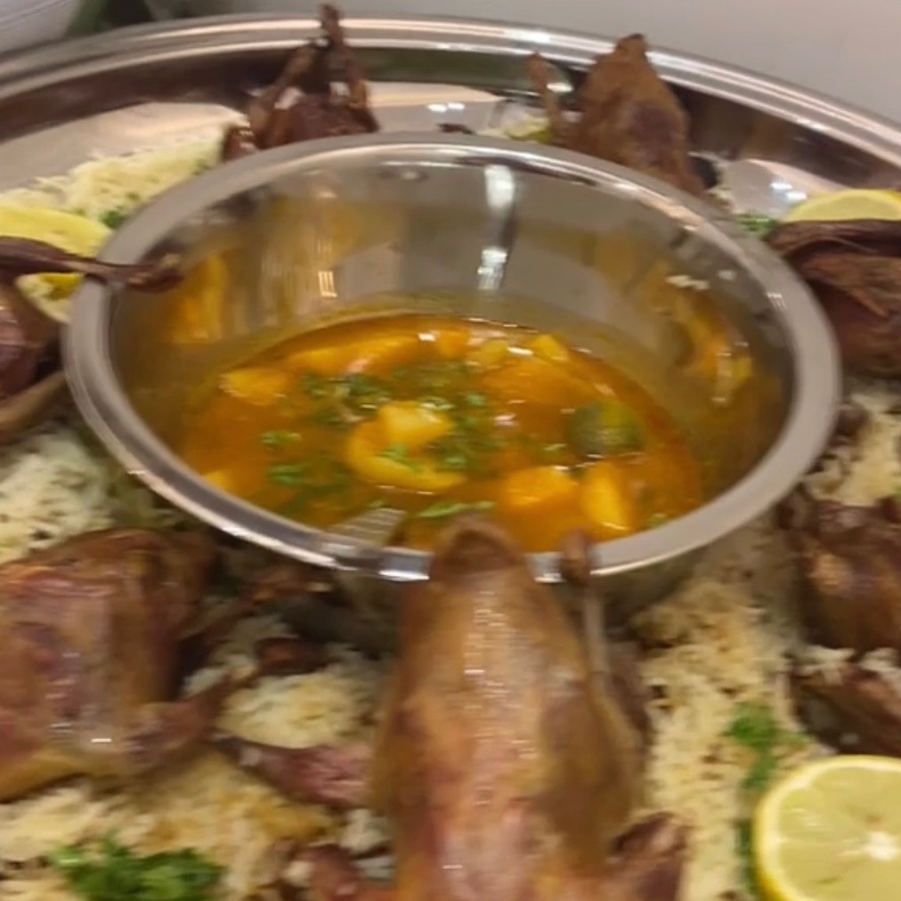 رز بشاور مع الحمام
