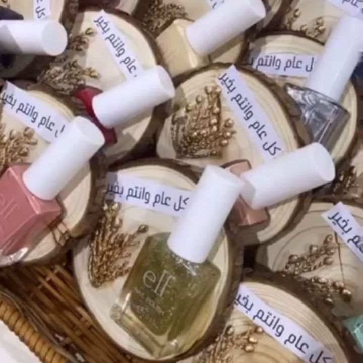 اطلب قبلها بيومين الورد الي ع اطرف نفذت كميته الي يبي بديل بطلب اتشرف بكم