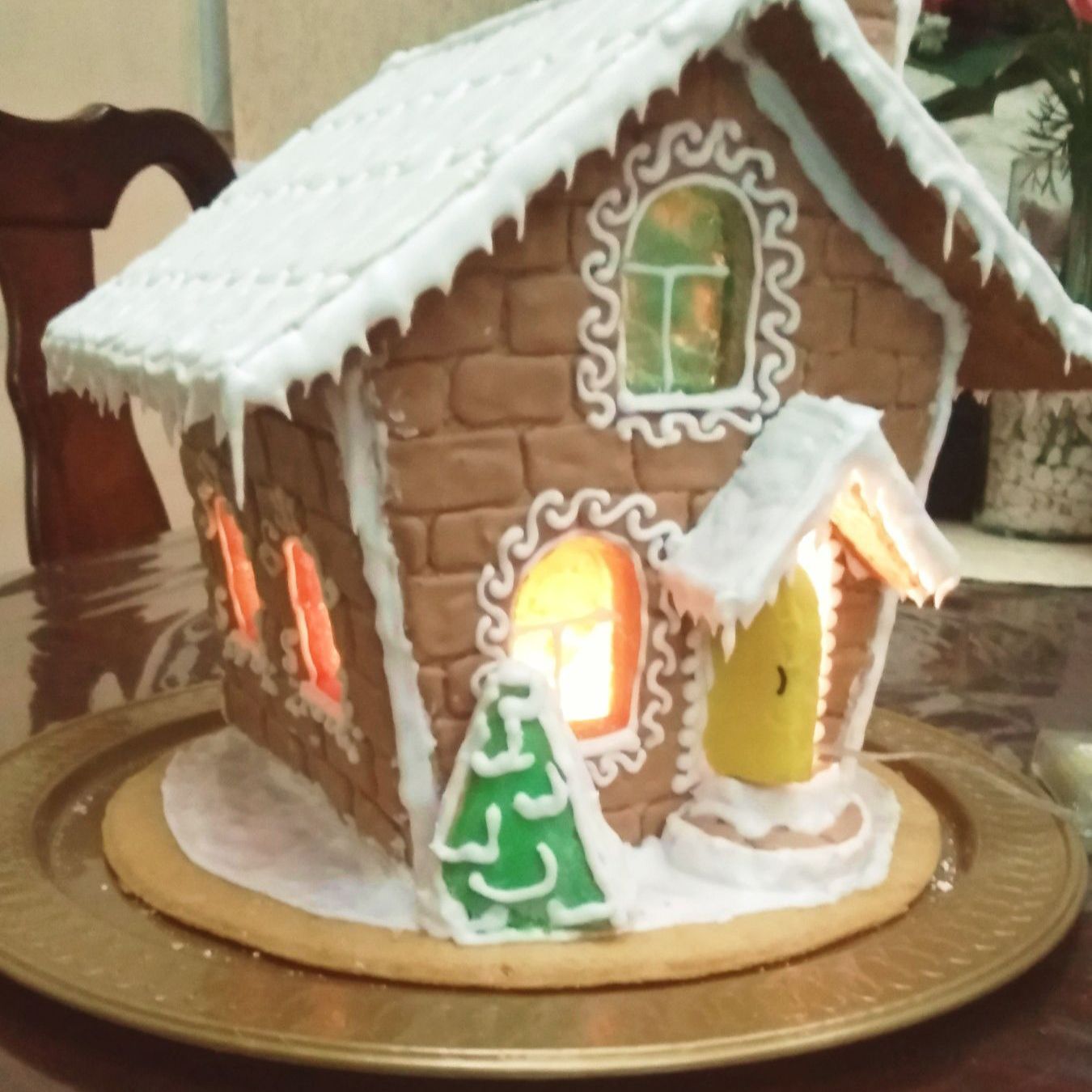 بيت الزنجبيل(Gingerbread house) المقاسات على حسب الطلب ( الطلب قبل ٣يوم )