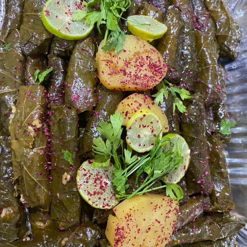 صحن ورق عنب ٥٠ حبه ب ٥٥ ريال