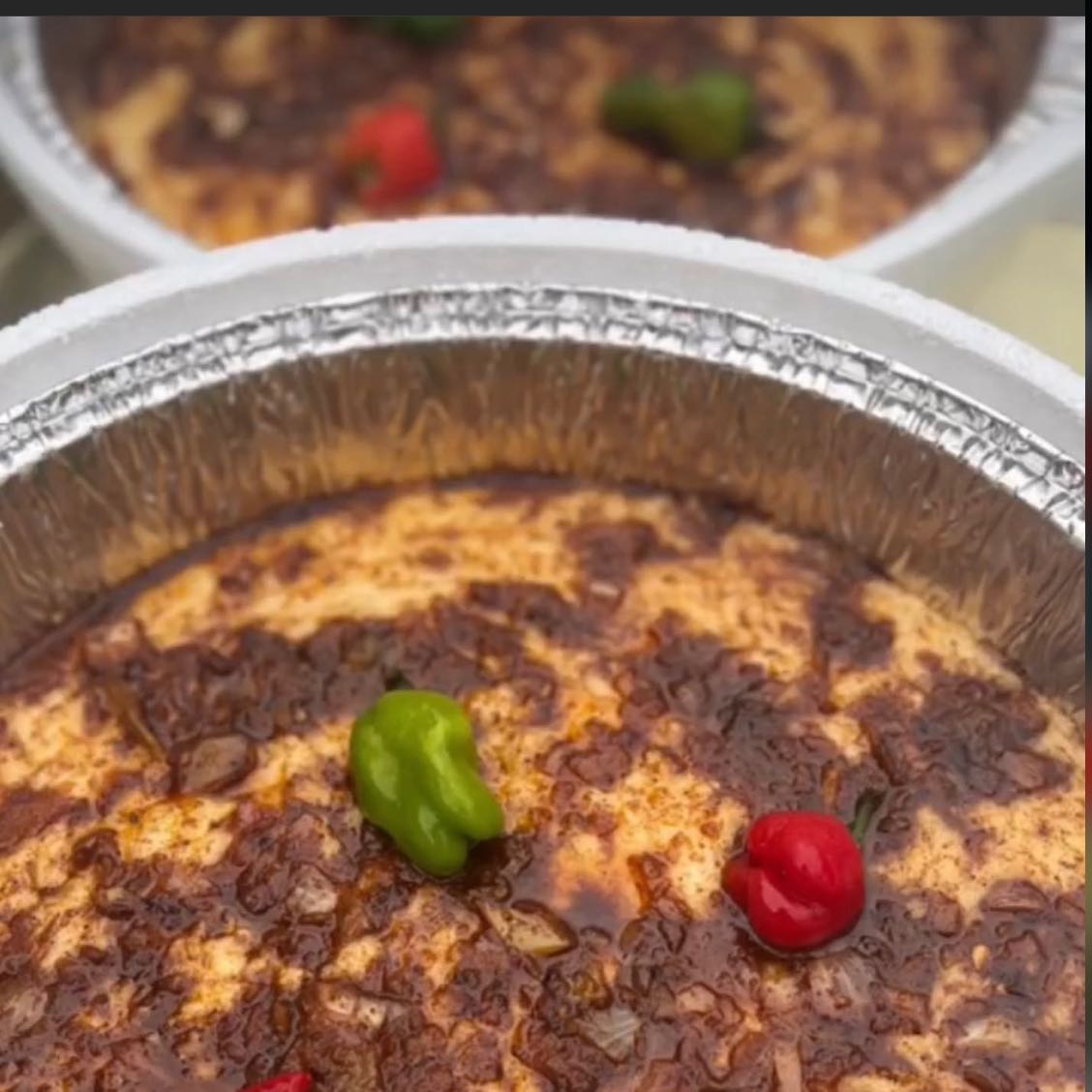 جريش ابيض بالكشنه يوجد احجام مختلفه صغير يكفي شخصين ووسط وكبير