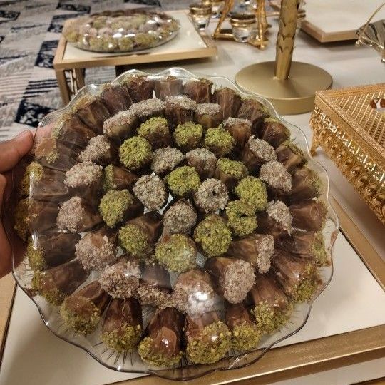 صحن التمر الكبير