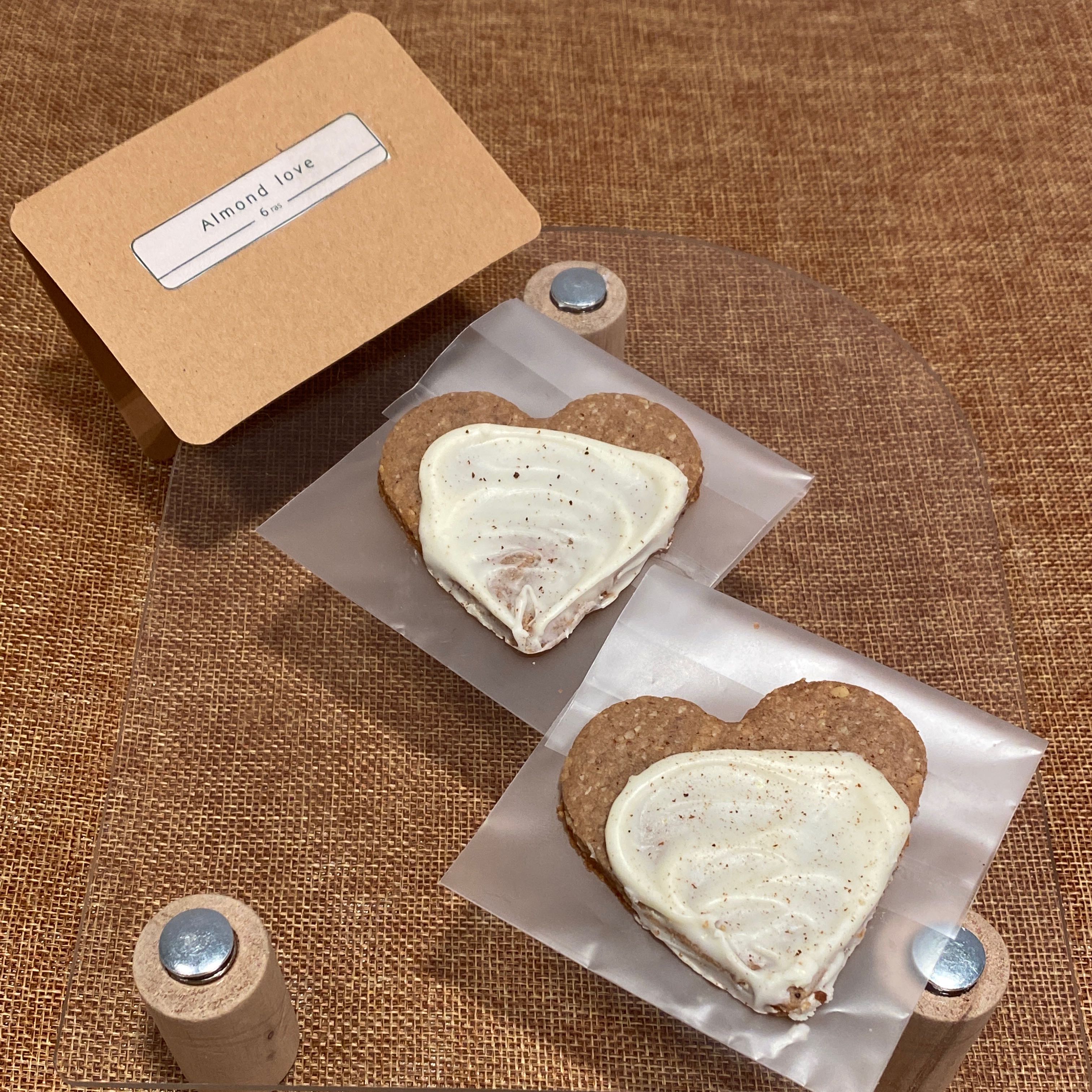 almond love nutty and chocolaty flavors with a surprising spice and balanced sweetness coa
