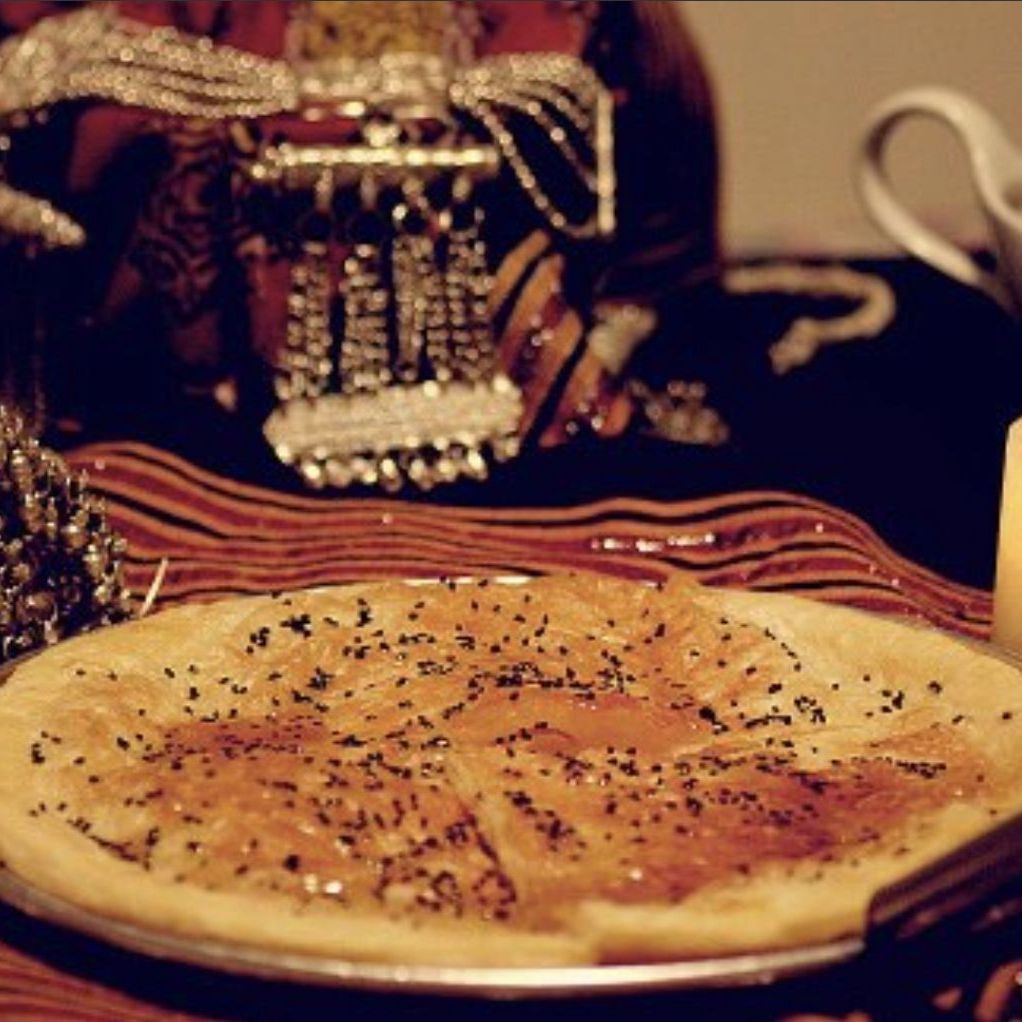 بنت الصحن اليمنيه(سبايا)مع العسل من فئة الفطائر