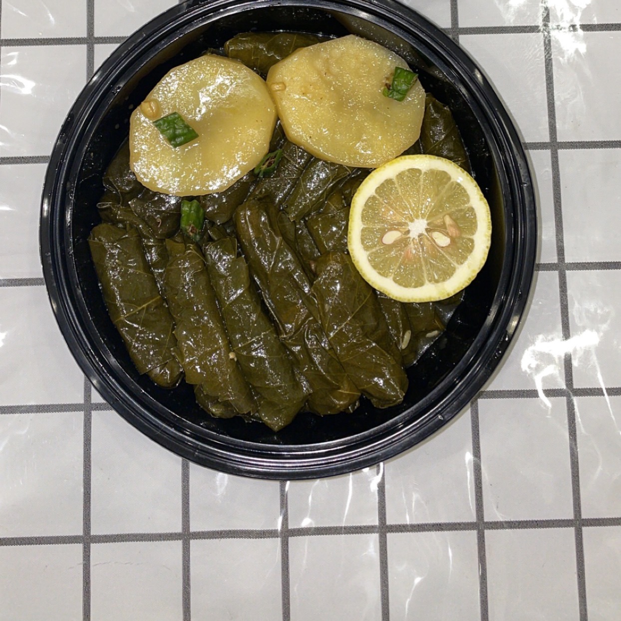 ورق عنب.