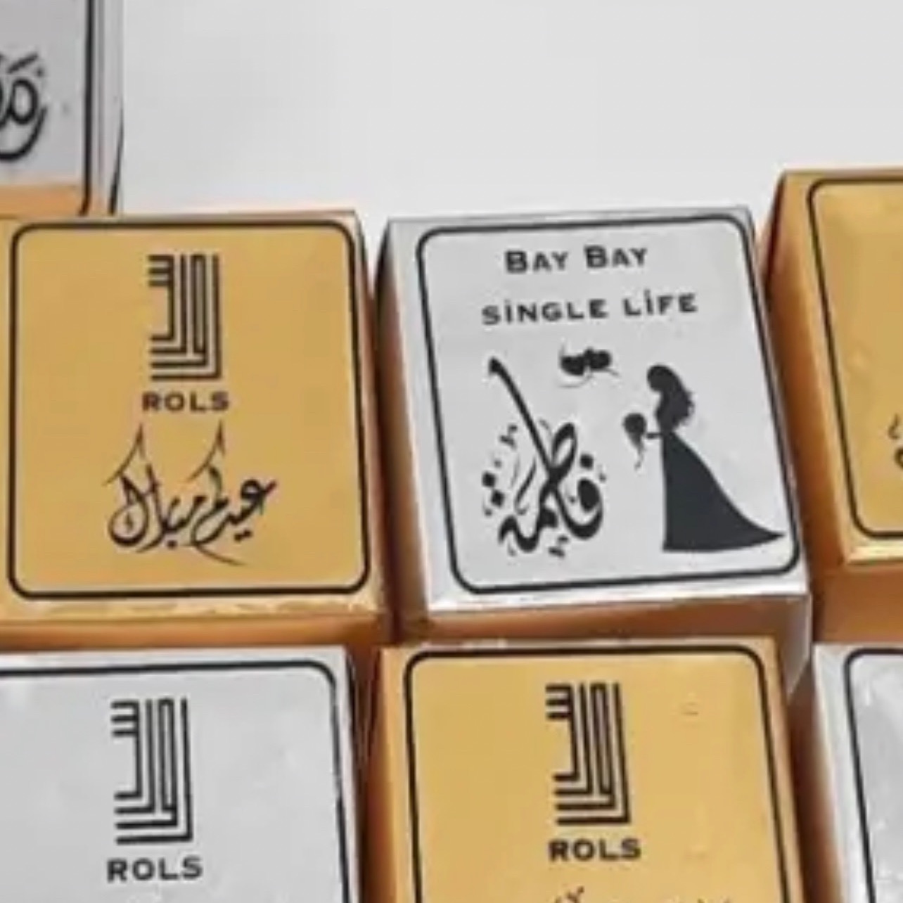 طباعةفاخرة على أوراق تغليف الشوكلاتة البجيكية بحشوات مختلفةلجميع المناسبات