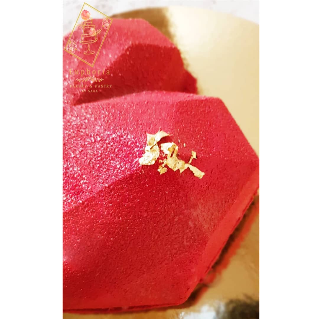Chocolate heart ❤️⁣ ⁣ ⁣ ♡ ⁣⁣⁣⁣موس الشوكلاته، براونيز، بندق ⁣ ♡ للطلب التواصل عن طريق الداي