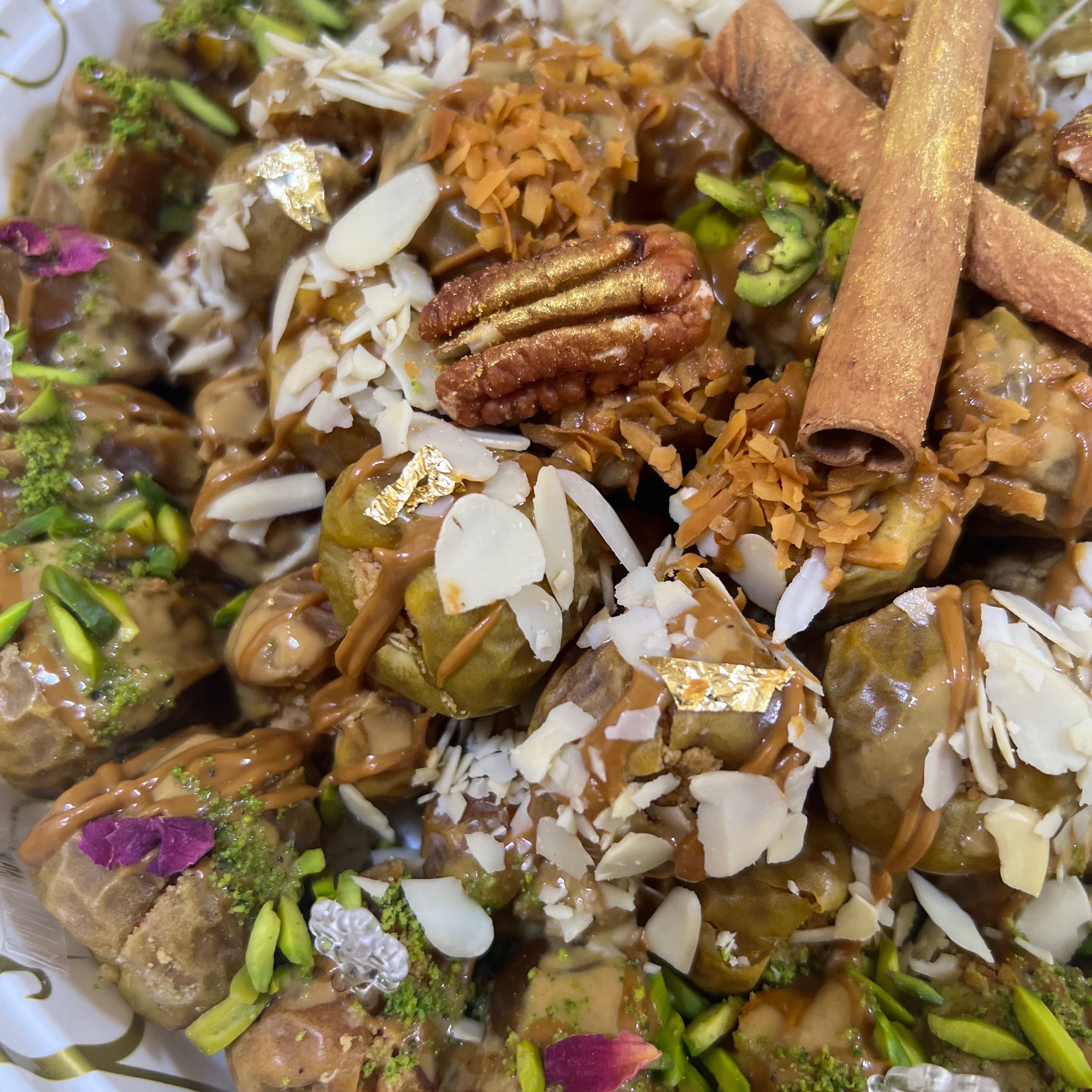 تمر محشى بصوص اللوتس