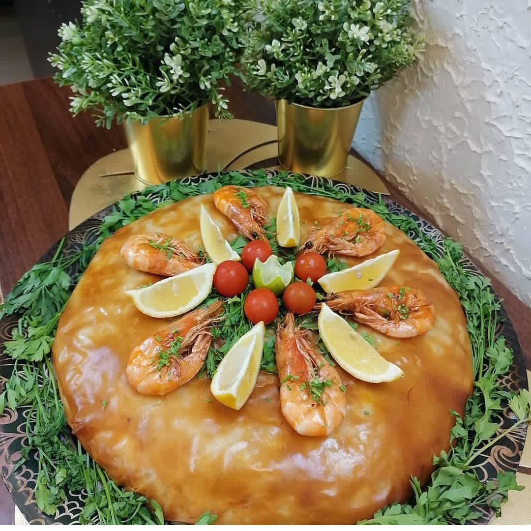 بصطيلة بالسمك وشعرية الارز مكونة من الروبيان وسمك ابيض
