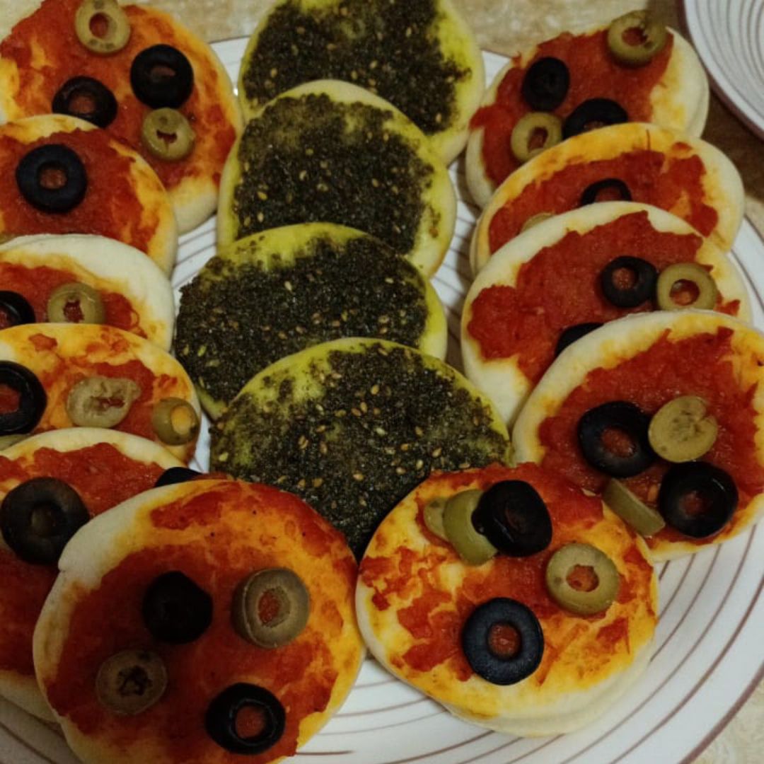 معجنات كما يتوفر سمبوسه بالفرن