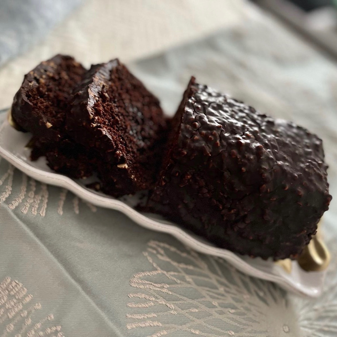 small english chocolate cake كيك غني بالشوكولا و اللوز حجم صغير