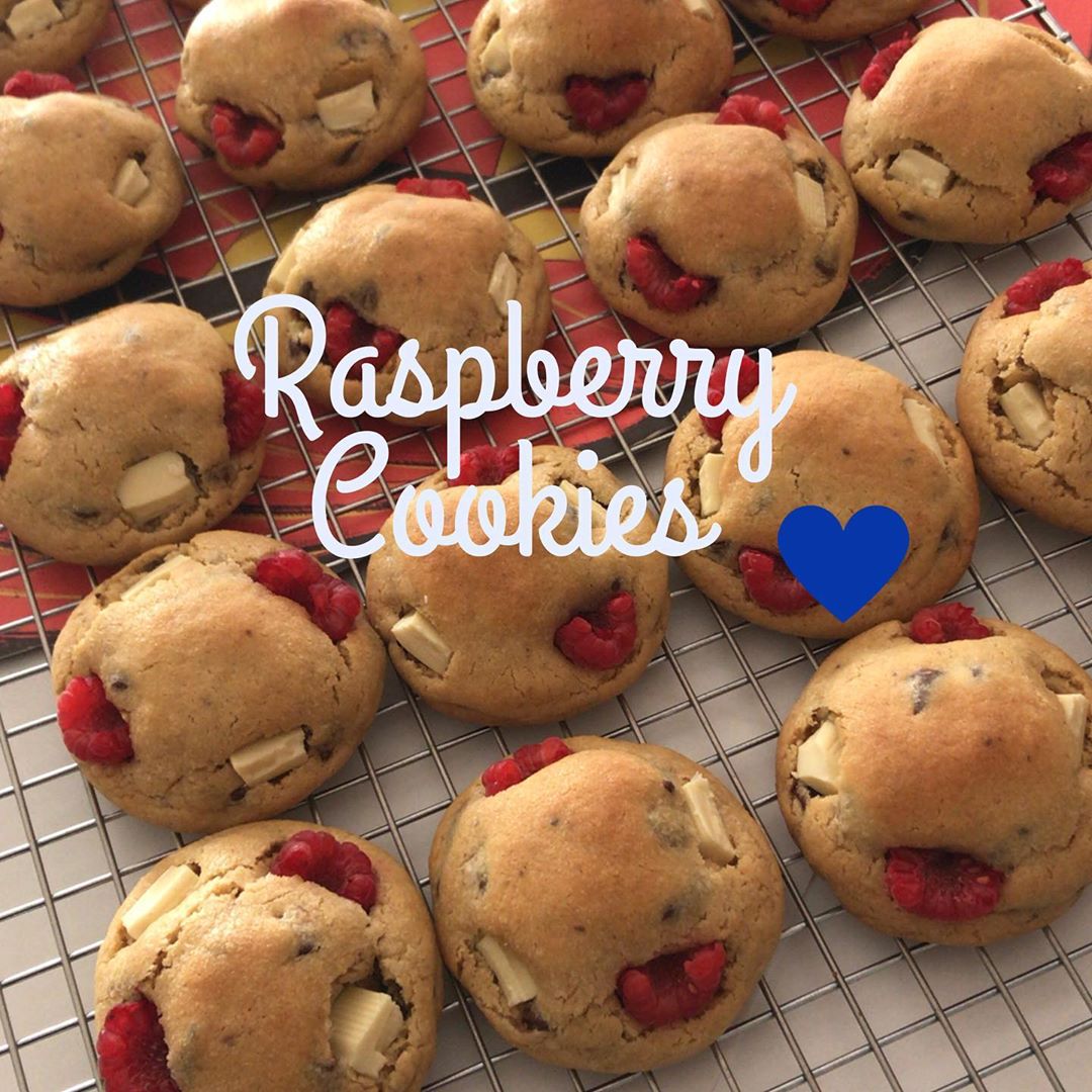 Raspberry White Chocolate Cookies! لطريقة الطلب الاطلاع على منيو الاسبوع في الهايلايت ستور