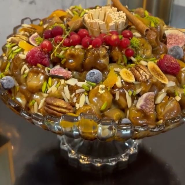 صنيه شفاف ذات قاعده تمر محشي كيلوا