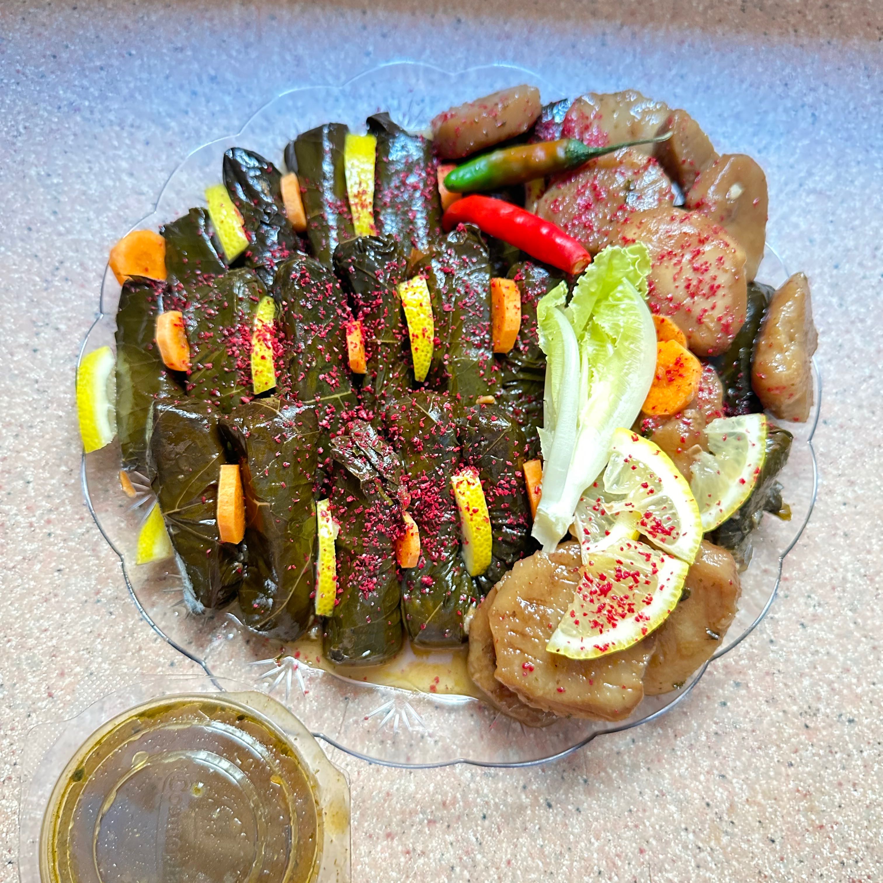 ورق عنب نص كيلو تقريباً 25 حبة