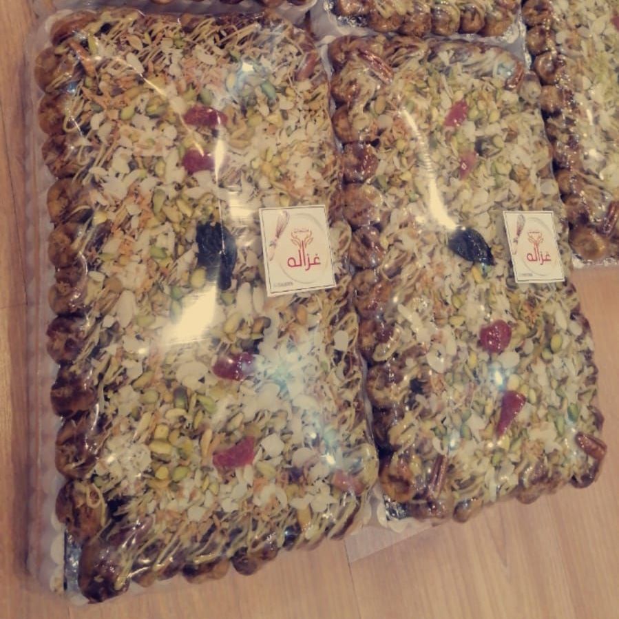 تمر محشي صحن كبير للمناسبات..