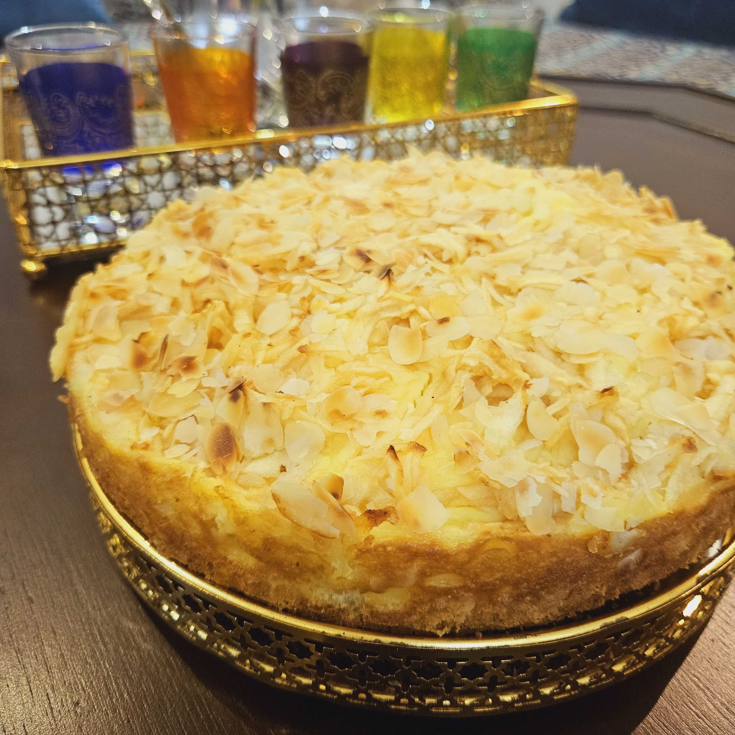 كيكة التفاح ورقائق اللوز