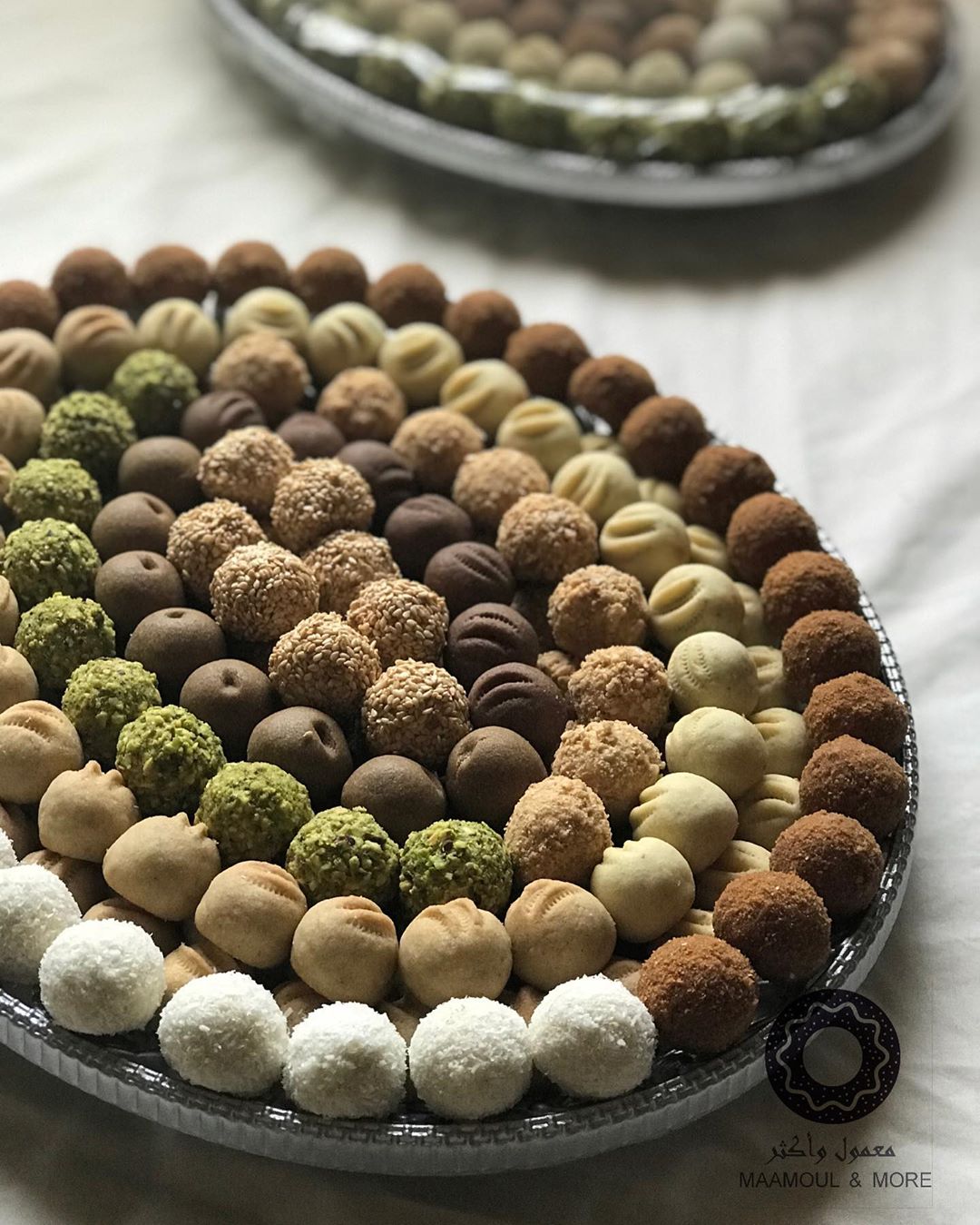 صباح الخميس❤️ #حلويات #معمول_تمر #معمول_ملون #معمول_شوكولاته #توزيعات #حلا_قهوة #تقديمات #