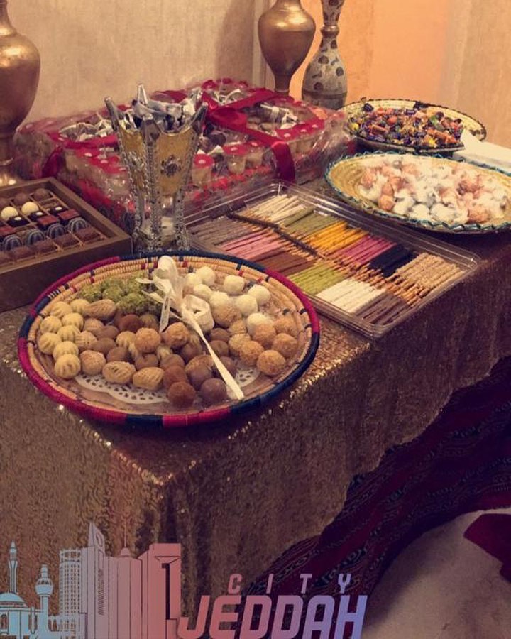 تصوير زبونتي العسل في الغمره ربي يسعدهم #تصويركم_يسعدني #حلوياتي #معمول_فاخر #معمول_مشكل #