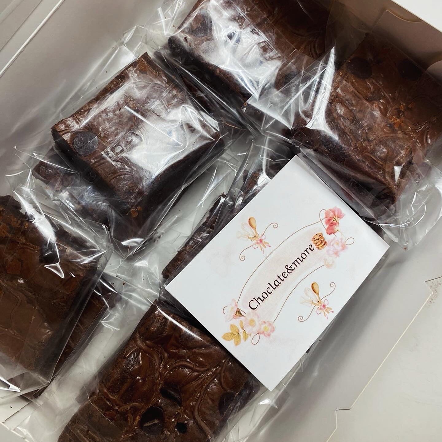 براونيز ٤قطع ب ٢٥ ١٦قطعه ١٠٠