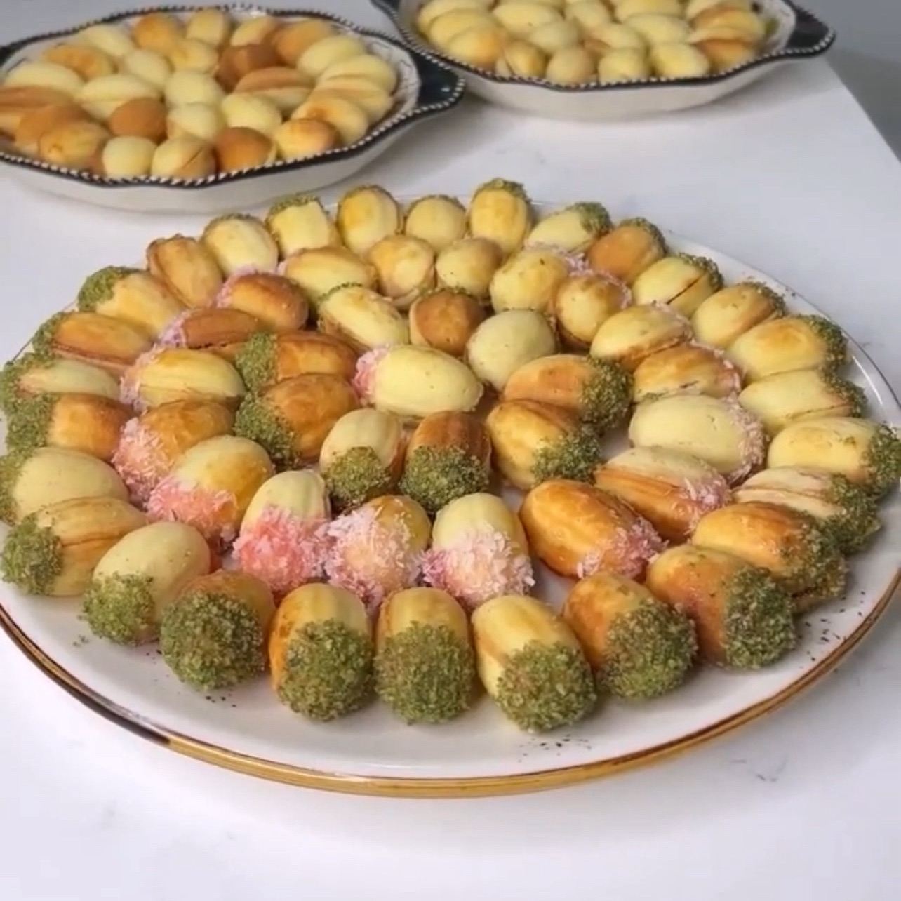 جوزيه هشه محشيه توفي (كراميل )ومزينه بالفستق وجوز الهند 👍🏼 ايضاً توجد حشوات حسب الرغبه ت