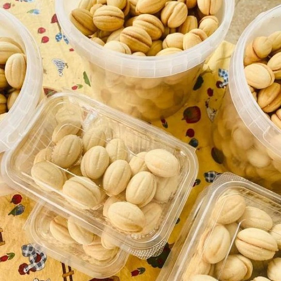 جوزيه هشه محشيه كراميل وشكولاته الحشوات حسب الطلب وذوق العميل ايضا يوجد جوزيه علب سعرها 10