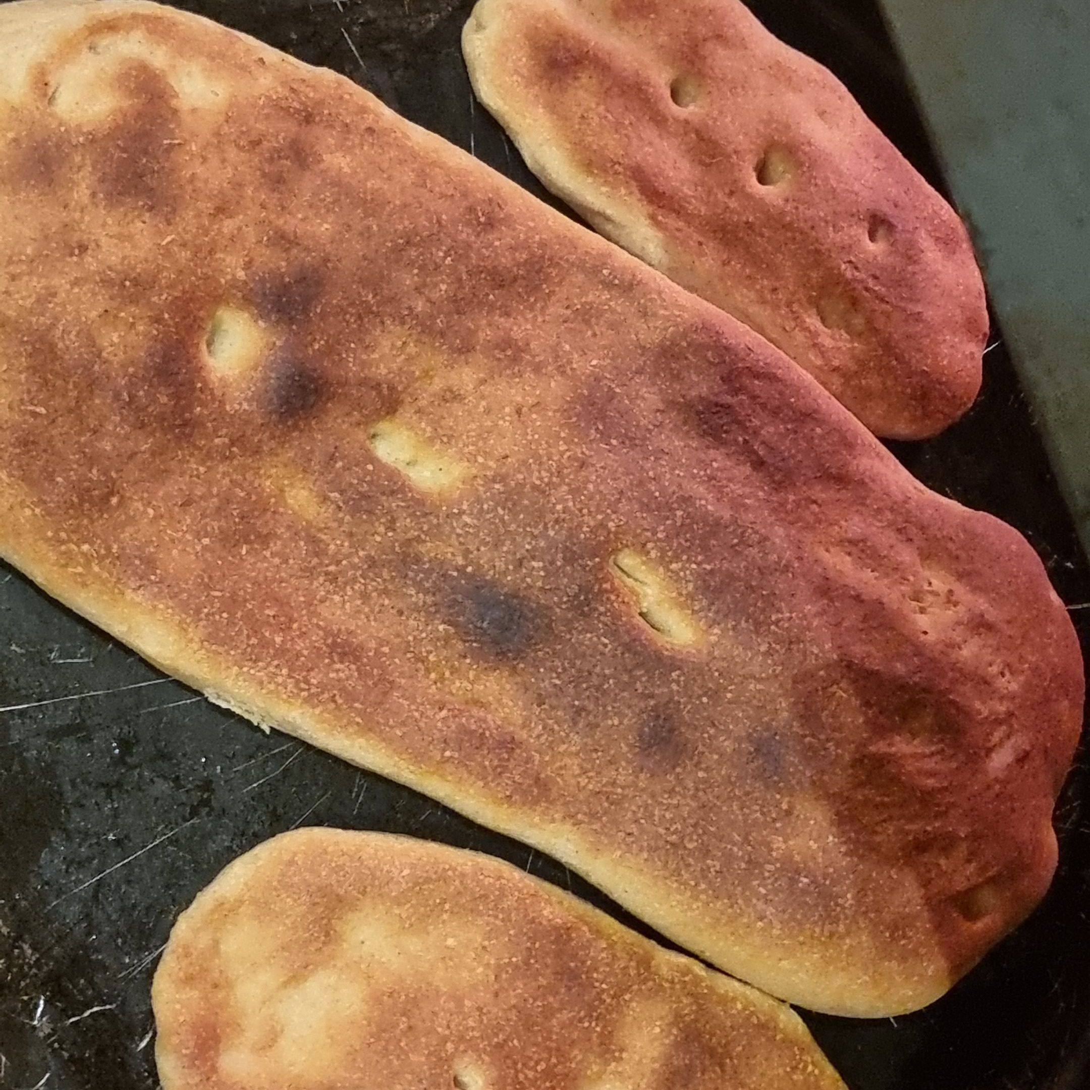 خبز جنوبي الحبه الكبيره والمحبه الصغير مخبوز في الفرن