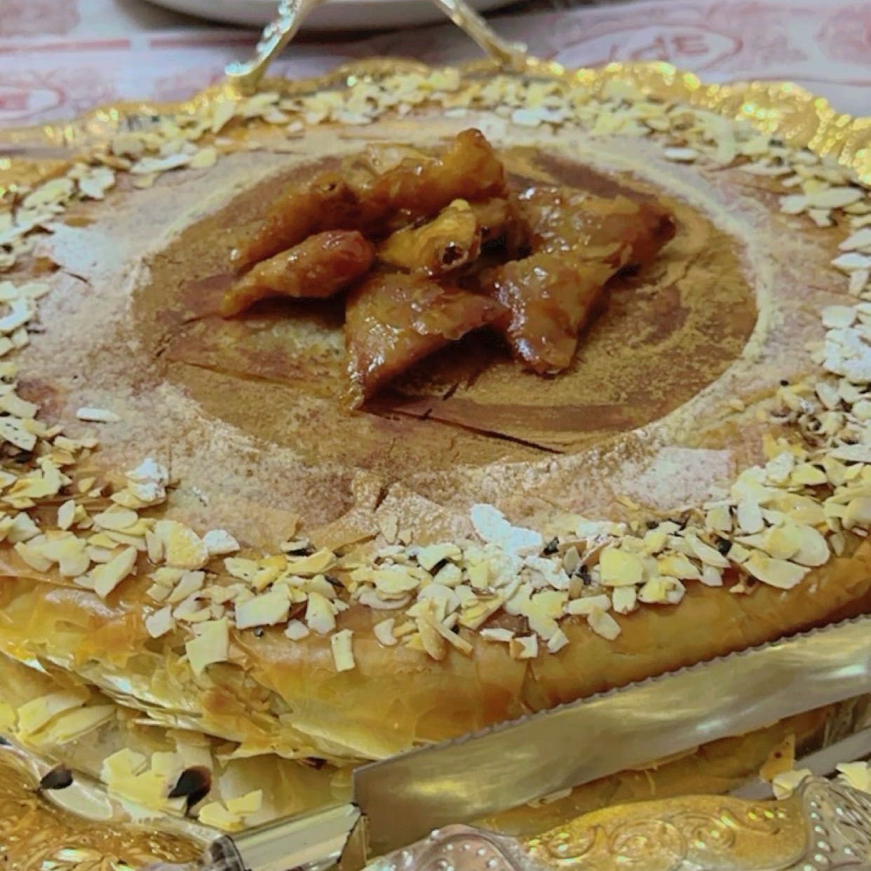 بسطيلة بالدجاج واللوز