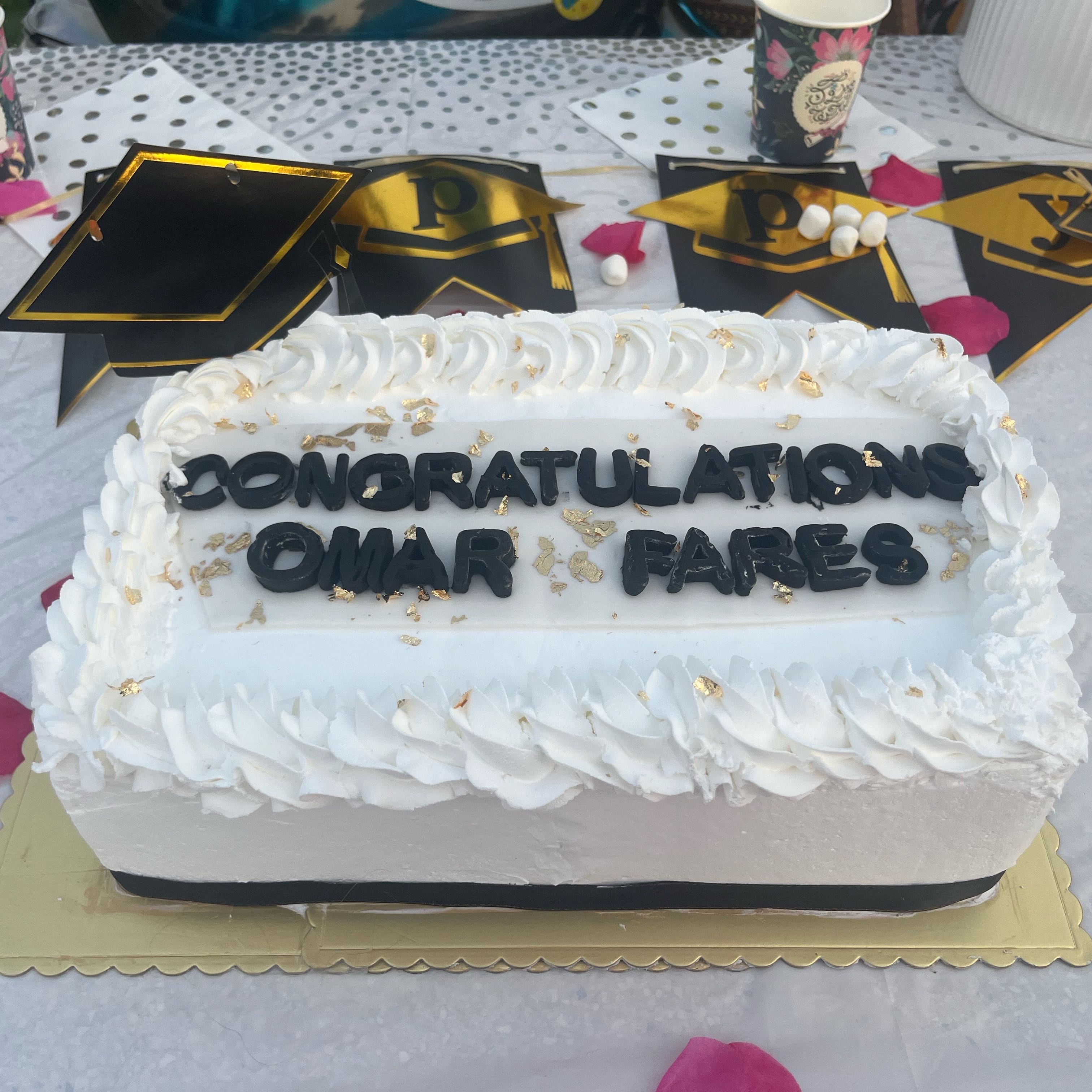 كيك نص شوكلات و نص فانليا كيك تخرج 🎓 كيك 18 قطعه