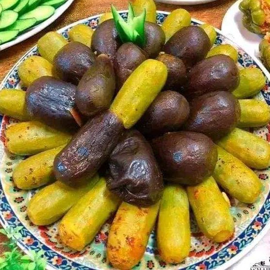 كوسا و باذنجان محشي بالرز واللحم مع مرق الطماطم تتكون الوجبة من 7حبات كوسا و 3حبات باذنجان
