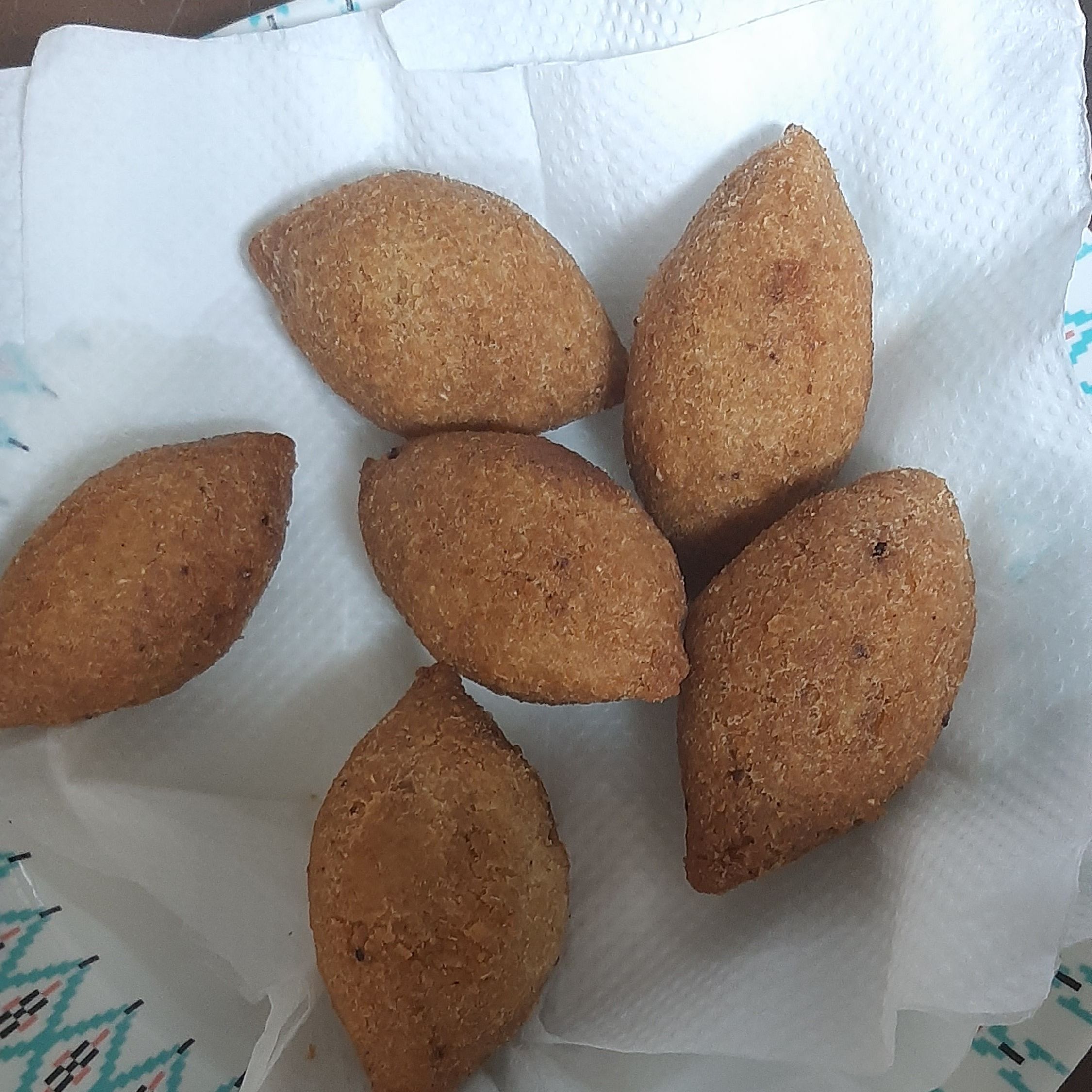 كبة امي نعملها بكل حب . تتوفر مفرزنات أو جاهزة حسب الطلب . يتوفر بوكس