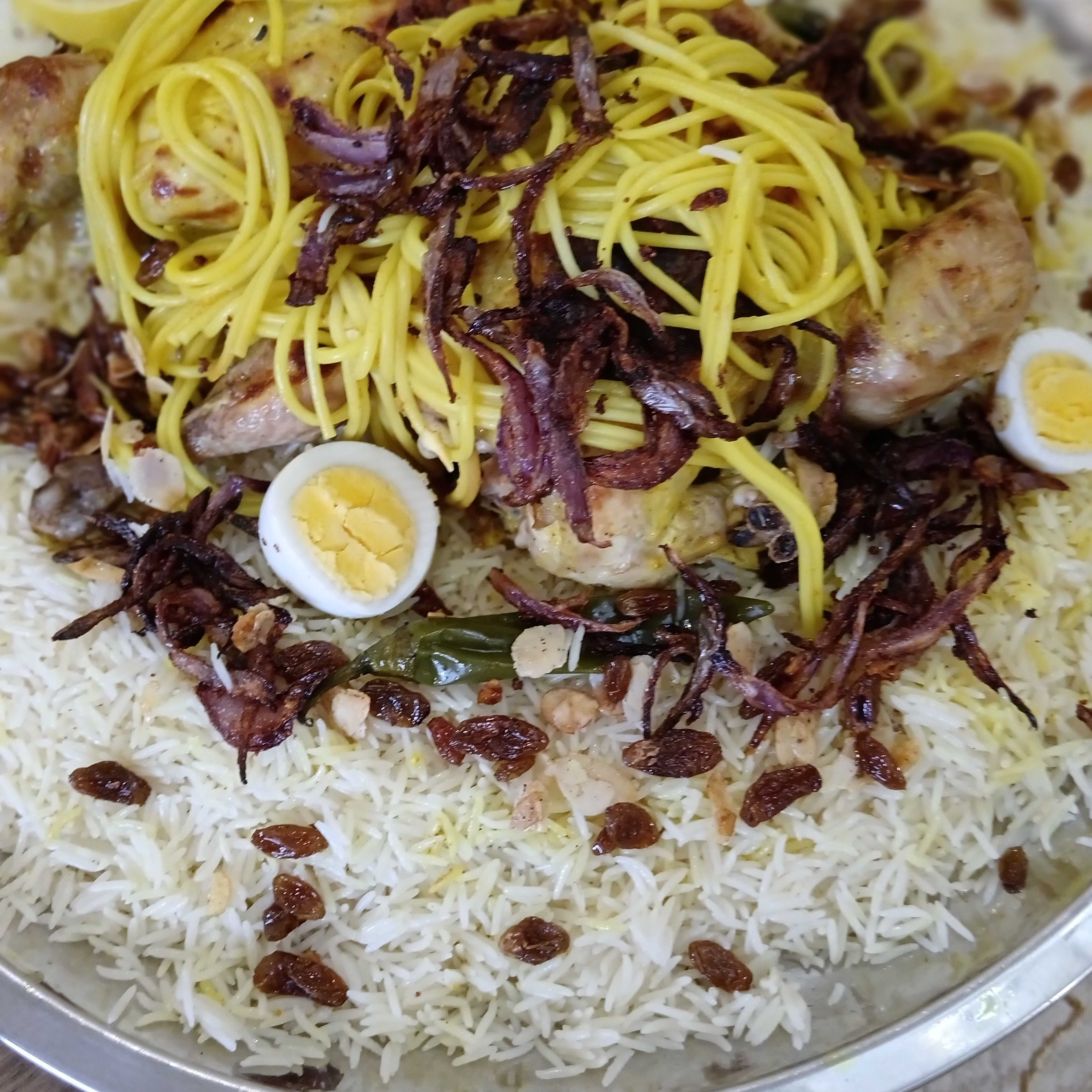 رز كوزي مع الدجاج واللحم والمكسرات
