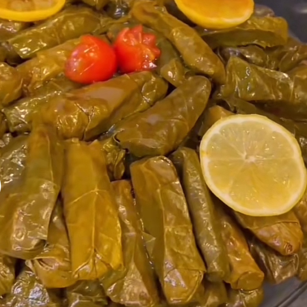 ورق عنب بدبس الرمان سبايسي او عادي على حسب الطلب الصوص دبس الرمان او التمر الهندي على الطل