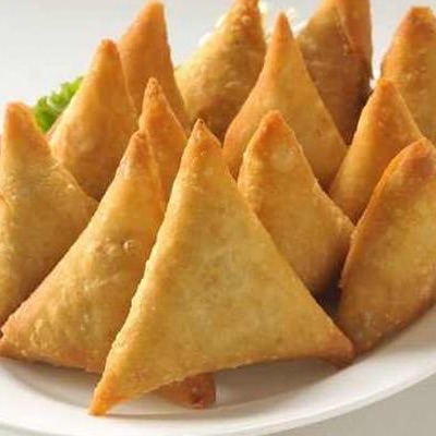 سنبوسه متوفره حشوات دجاج او جبن او بطاطس الحار حسب طلب زبون كمان حسب طلب تكون محمره بالفرن