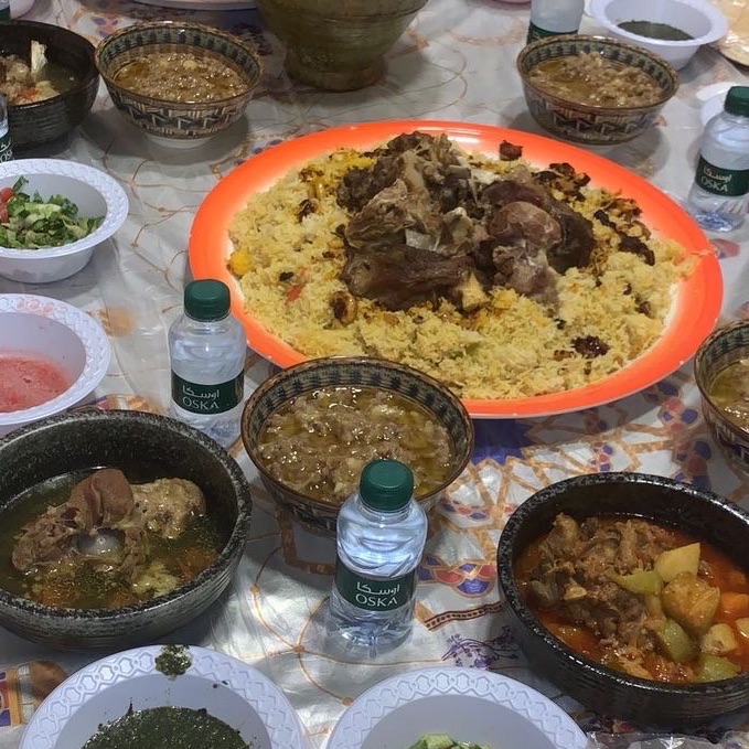 هذي اكله جنوبيه وخاصة من جيزان مغش مع الحمة والخضار والمرسى